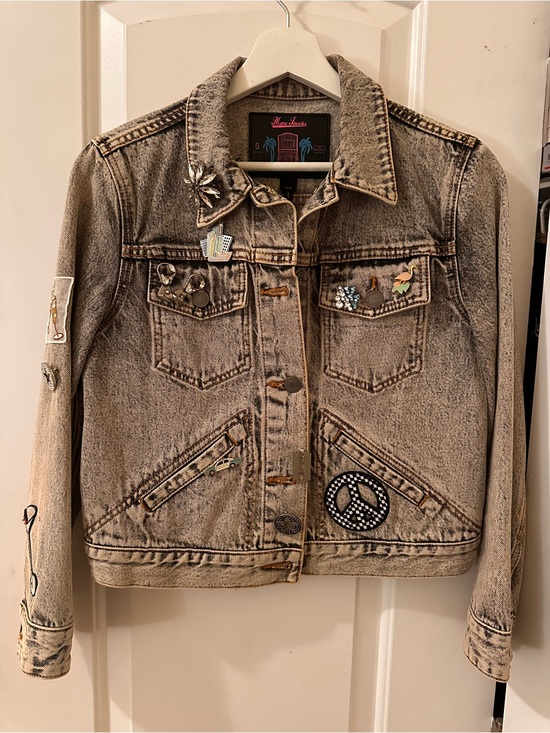 Marc Jacobs Jackets & Blazers - Marc Jacobs Paradise Acid Wash Denim Jacket Pins Patches Rare
